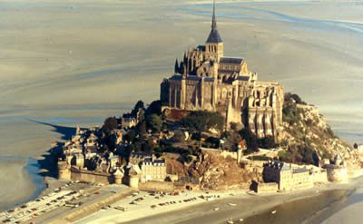 l'abbaye du Mont Saint-Michel vue du ciel