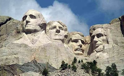 le visage des 4 présidents scultés dans la montagne